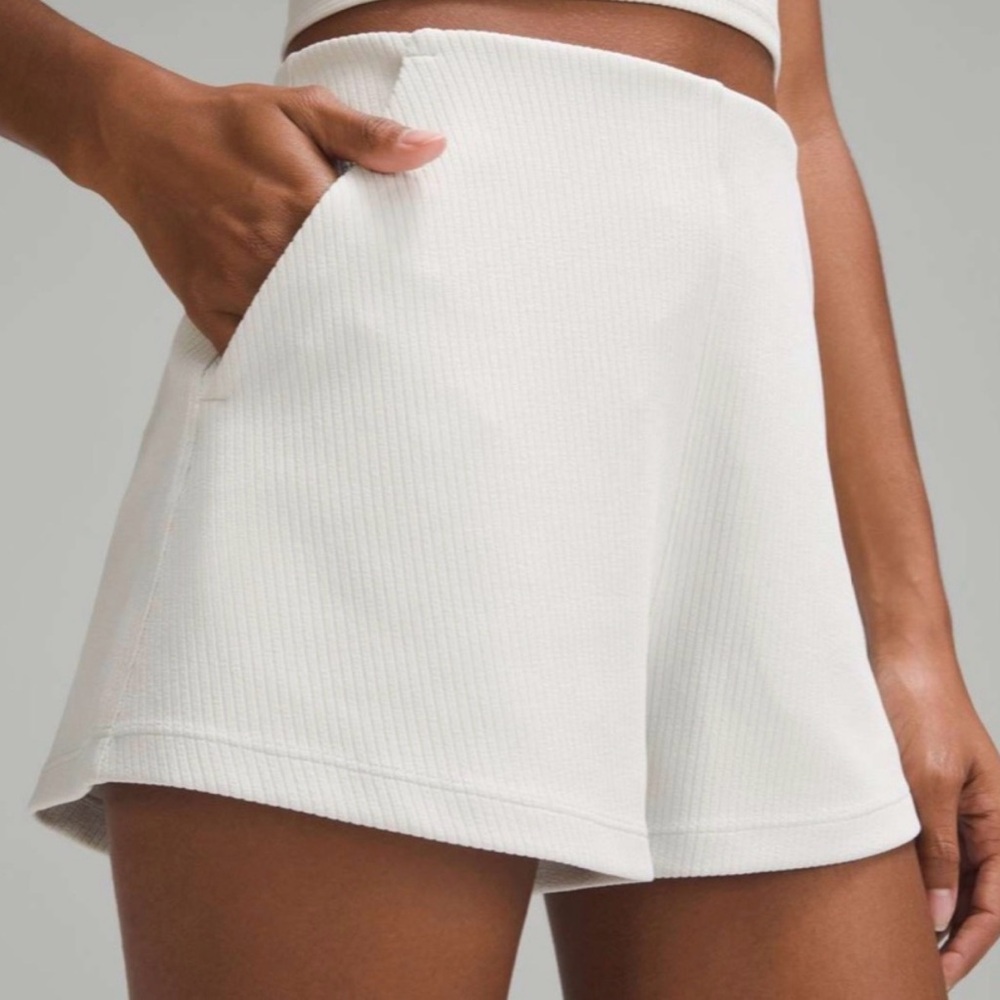 Lululemon Ribbed Softstreme High-Rise Short 2”